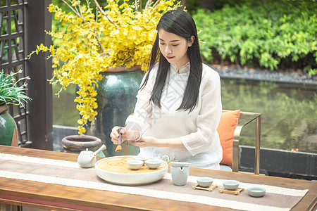 茶水养胃蟹肥美，喝茶养生好处谈