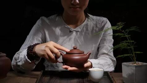 枸杞茶健康瘦身：排毒养颜一举两得